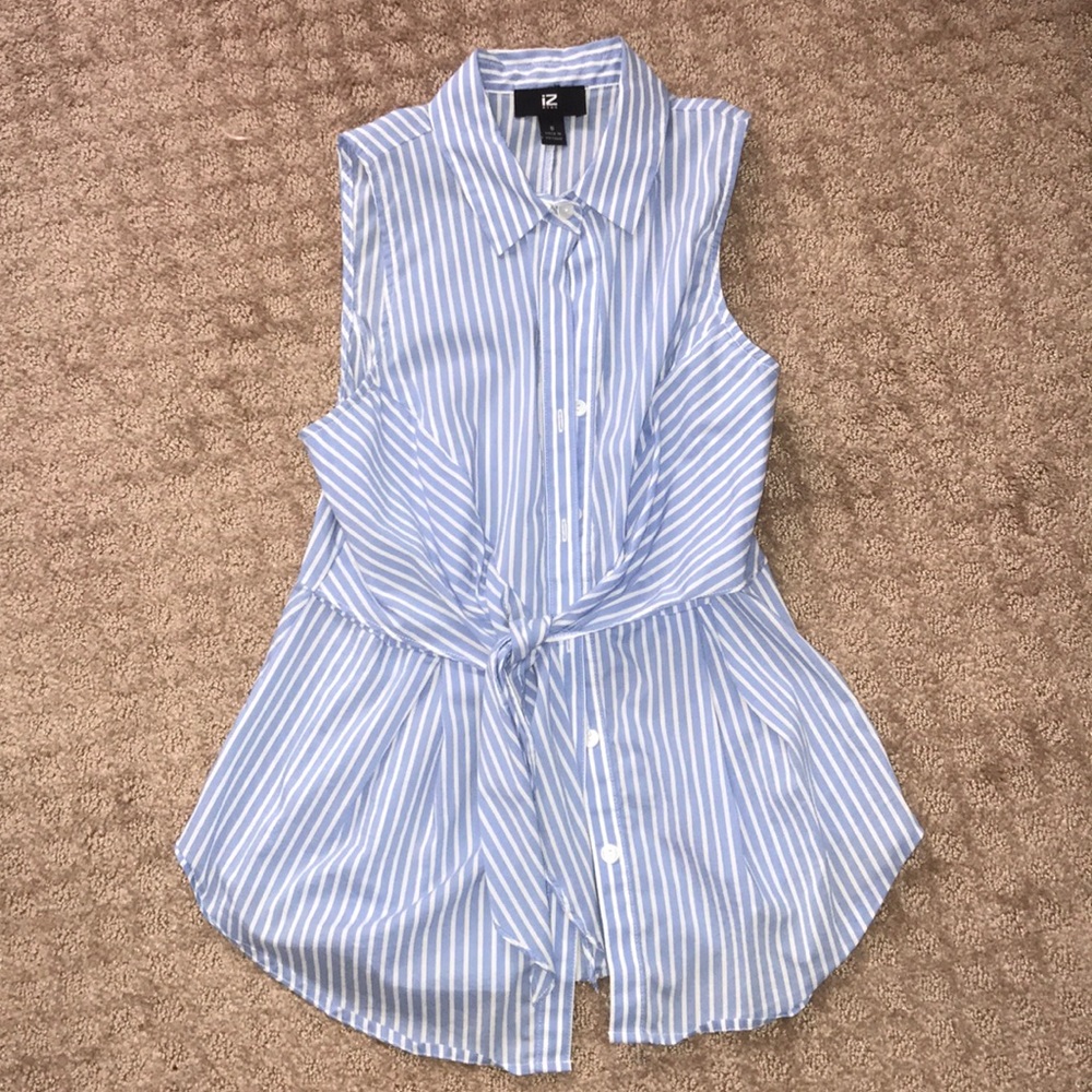 Cute tied and buttoned tank top